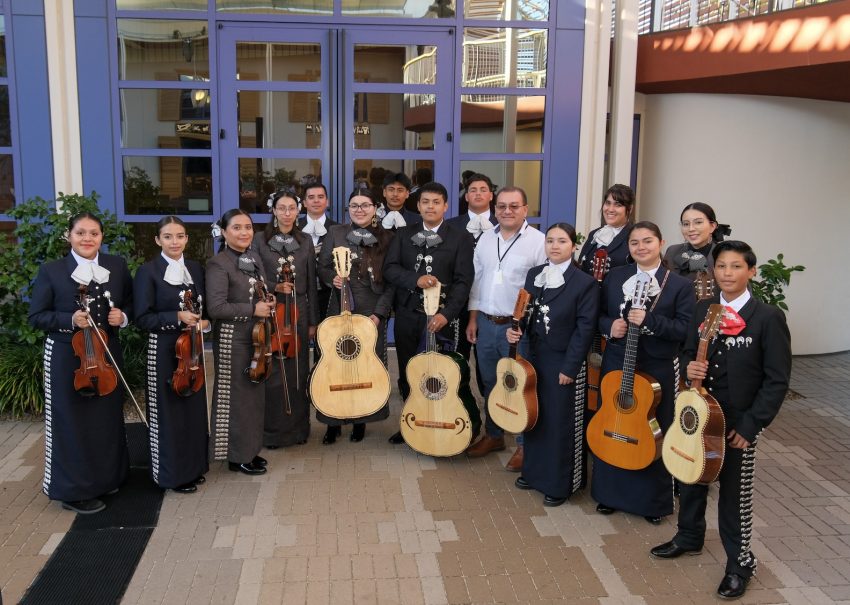 Un mariachi juvenil