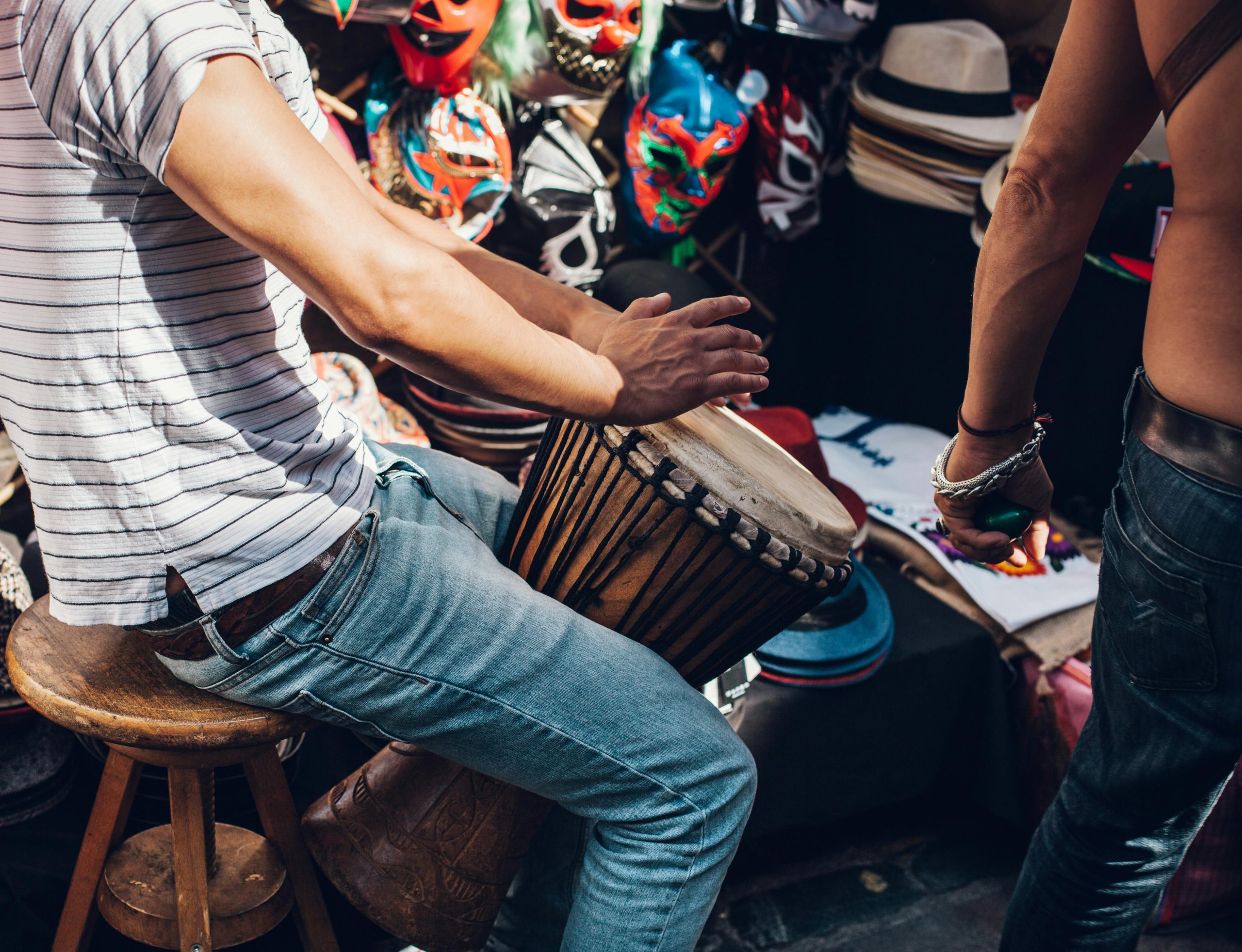 El condado y la Fundación Prebys unen fuerzas para ayudar a los artistas locales y apoyar la sostenibilidad del arte y la cultura Man Sitting on Chair Playing Drum