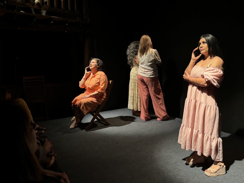 cuatro mujeres en escena