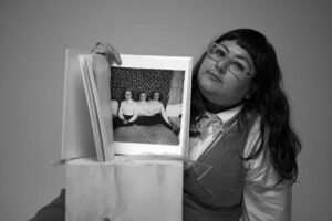 Azul Ramos y la poética de lo monstruoso en su nuevo libro Anómala