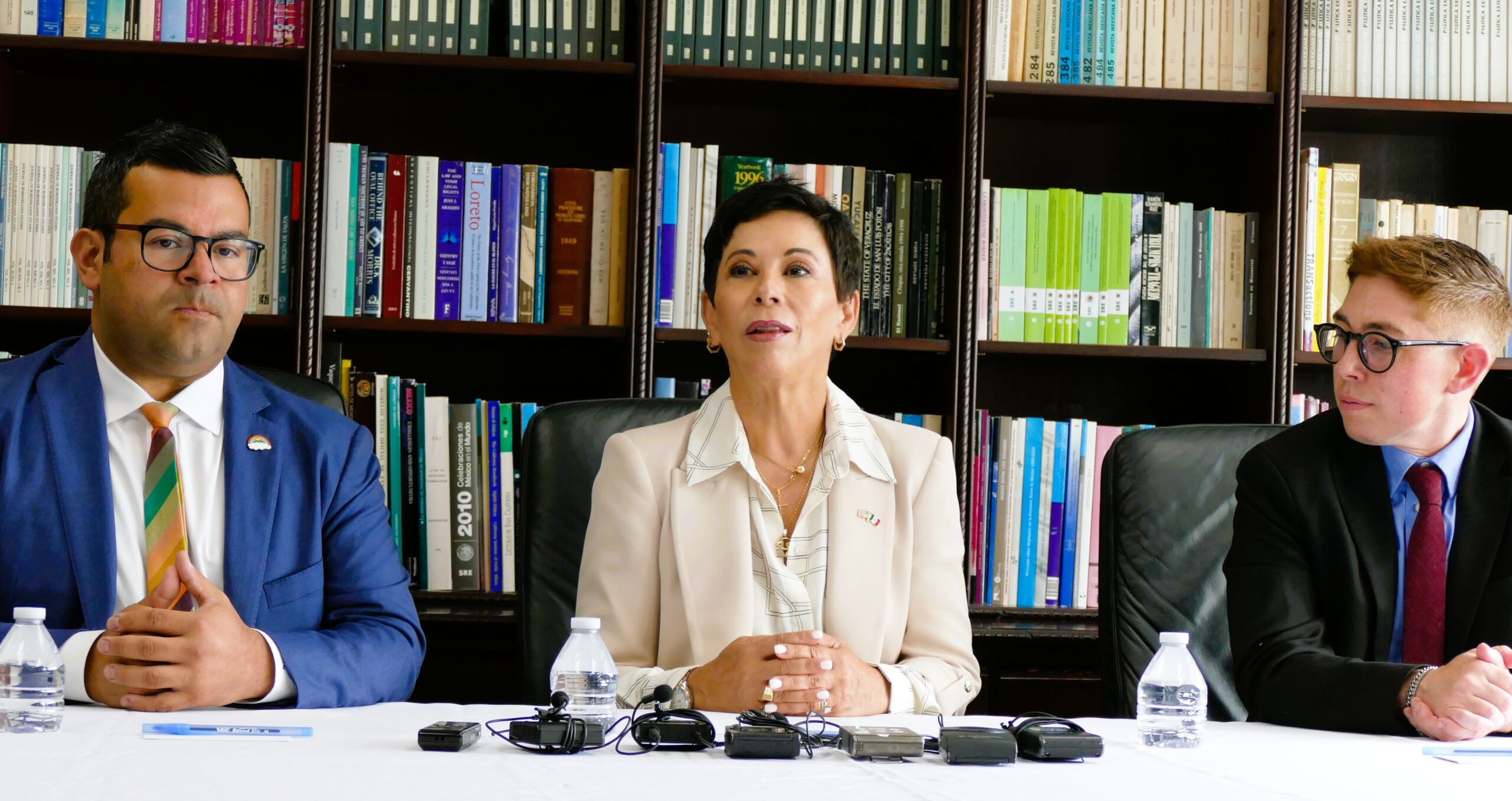 Consulado de México en San Diego lanza programa legal para apoyar a la comunidad LGBTQ+ Tres personas
