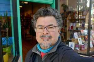Crónicas del sur de California: la voz de Adolfo Guzman-Lopez regresa a casa