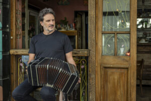 Del flechazo adolescente a Fueyerías: la vida de Pablo Jaurena entre bandoneones